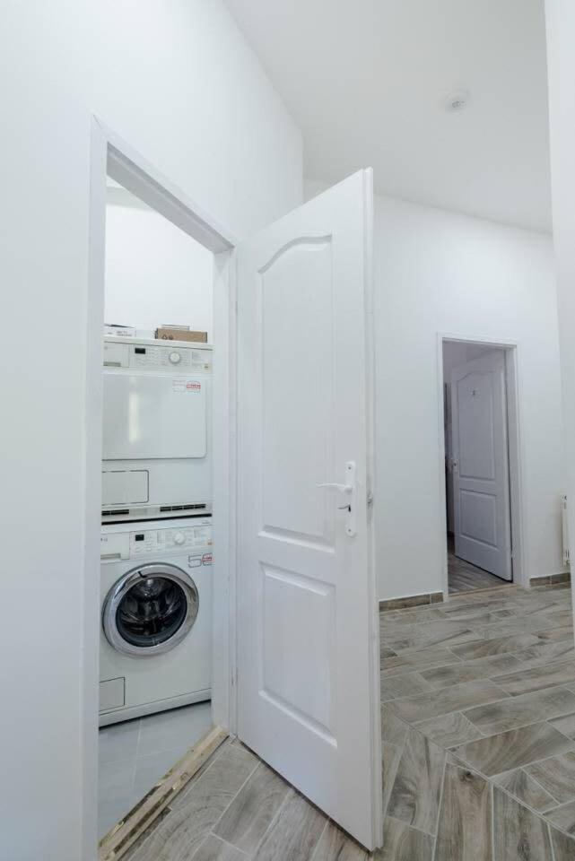 Brand New Studio With Aircon In The Center Budapest Kültér fotó