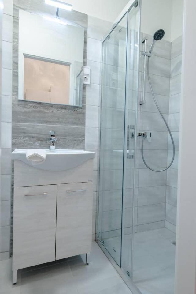 Brand New Studio With Aircon In The Center Budapest Kültér fotó