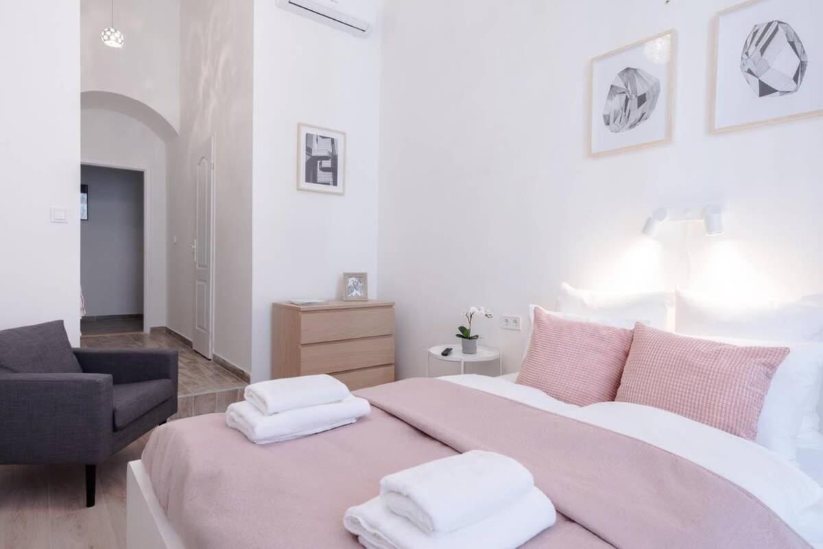 Brand New Studio With Aircon In The Center Budapest Kültér fotó